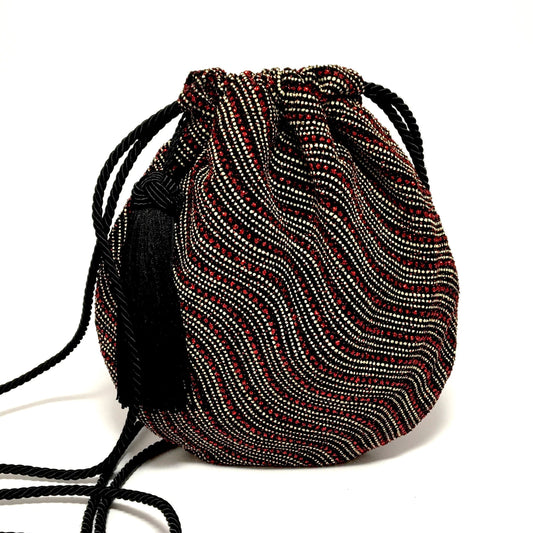 Shiny evening bag with tassel