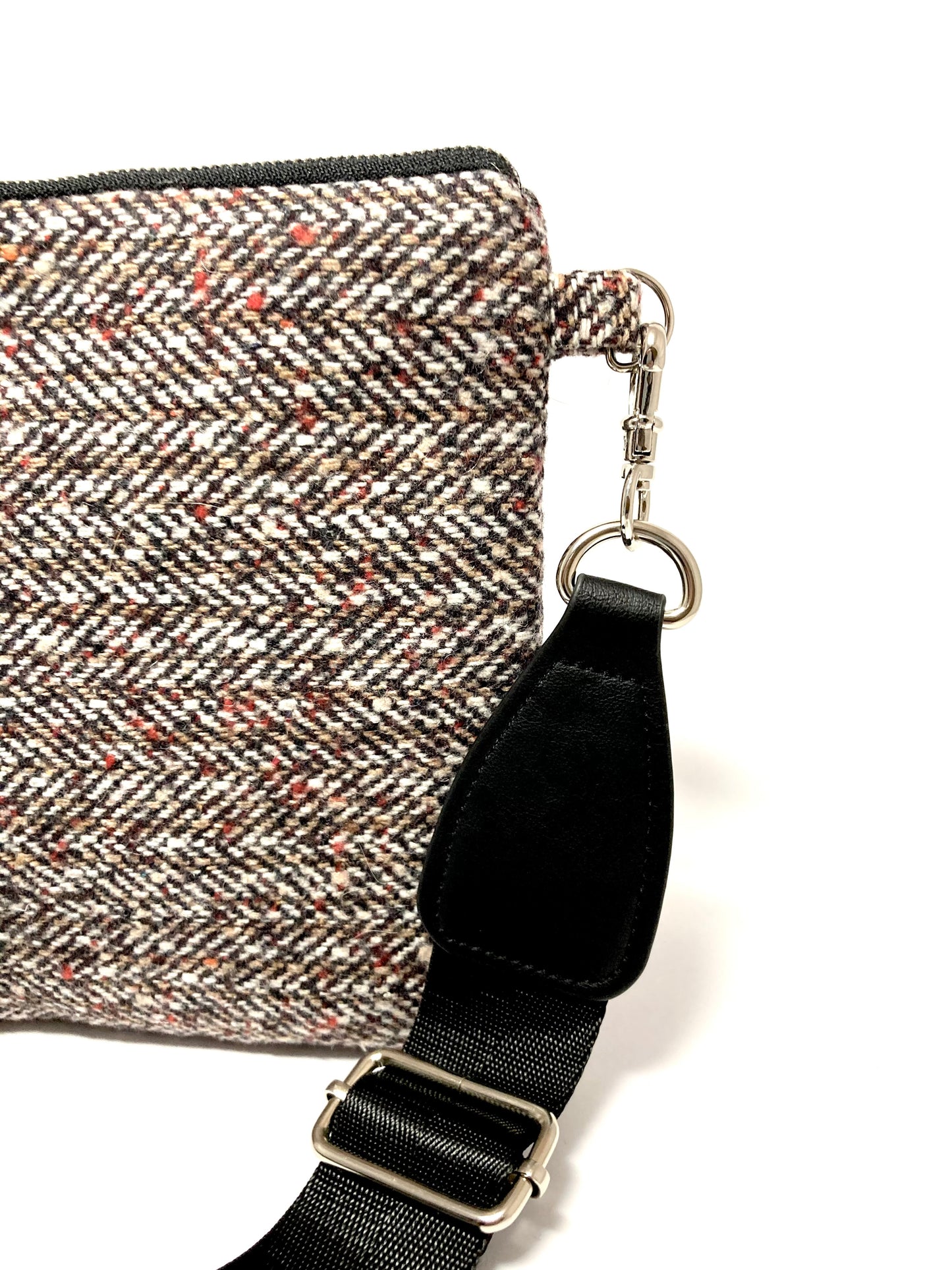 Woolen crossbody bag with tassel