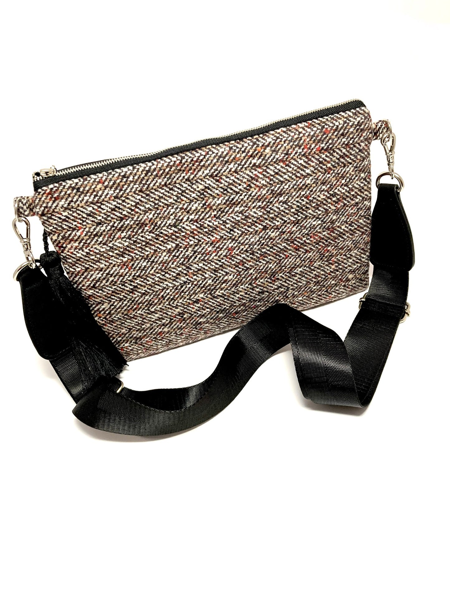 Woolen crossbody bag with tassel