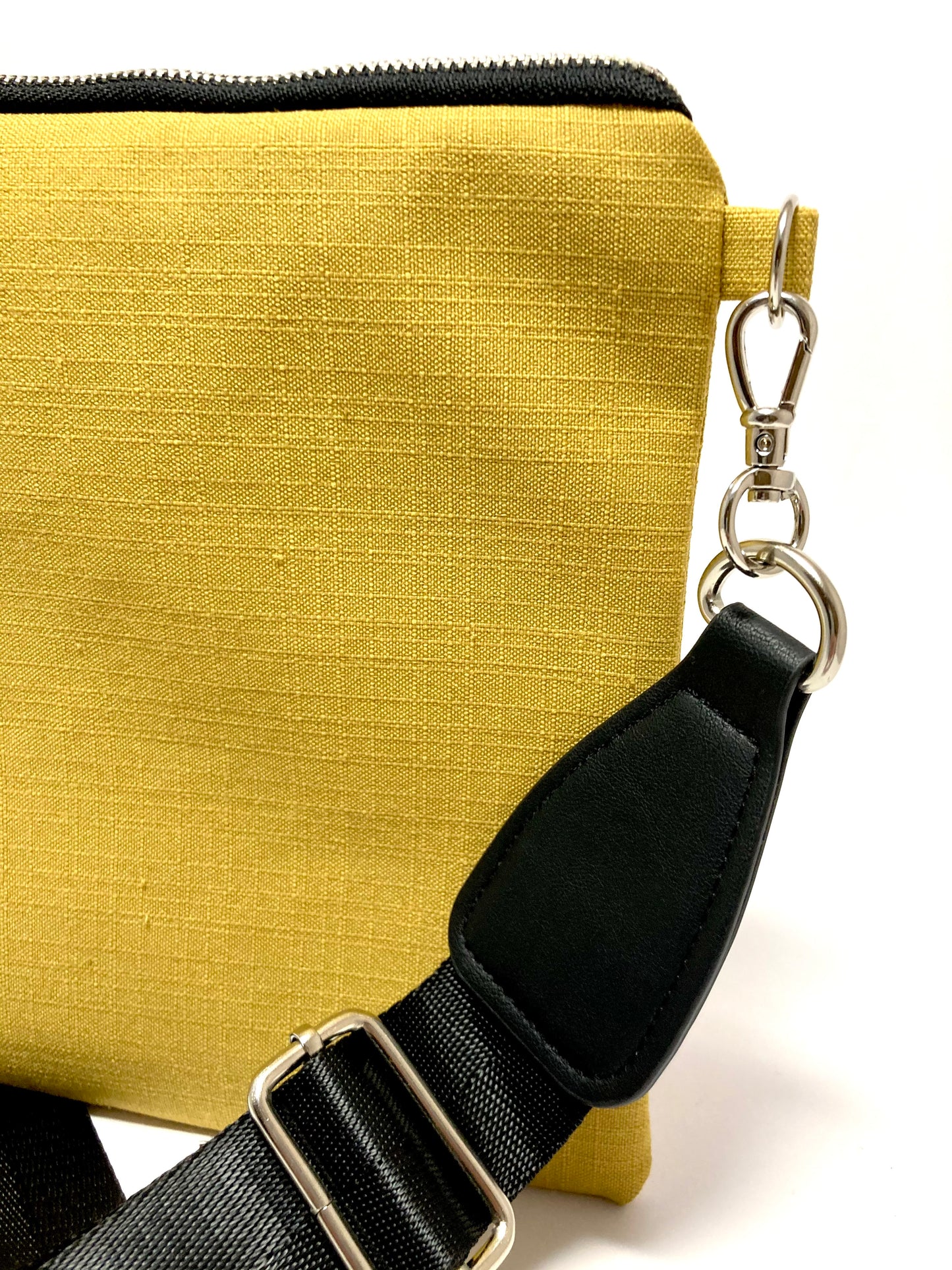 Yellow crossbody bag with tassel