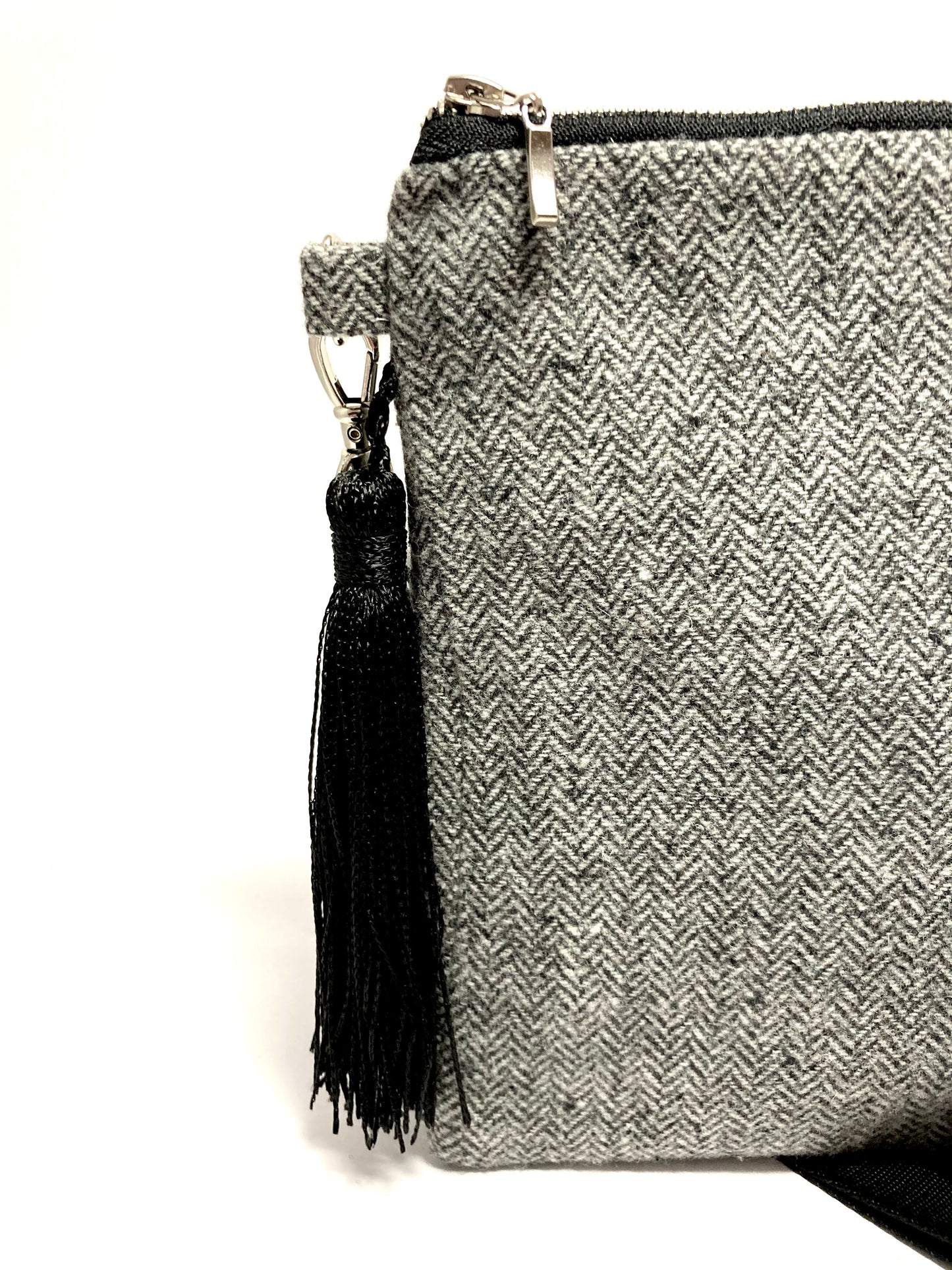 Grey woolen bag with tassel