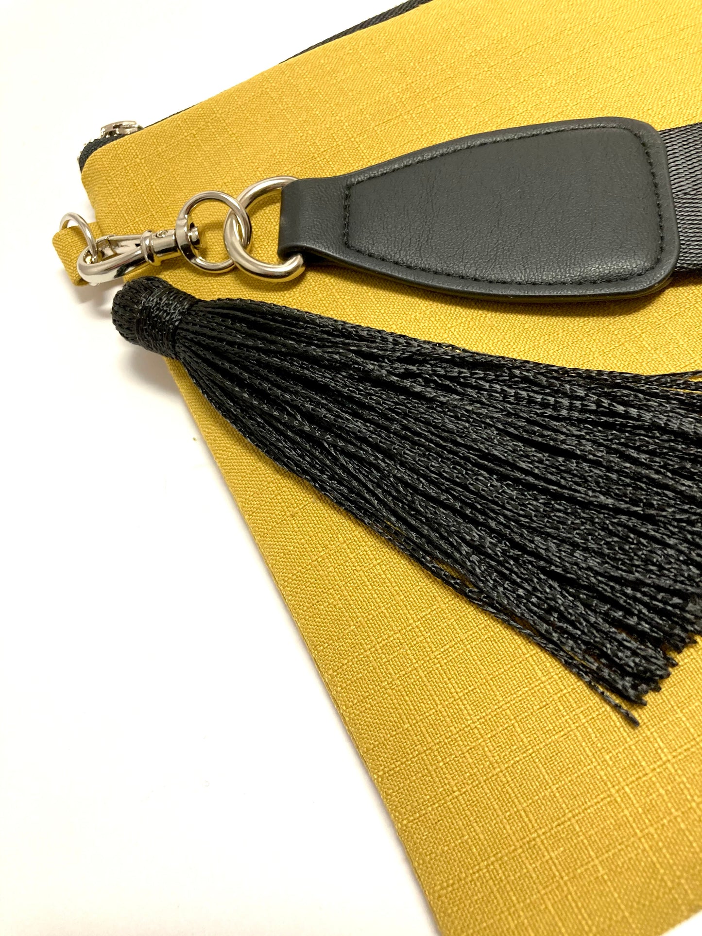 Yellow crossbody bag with tassel