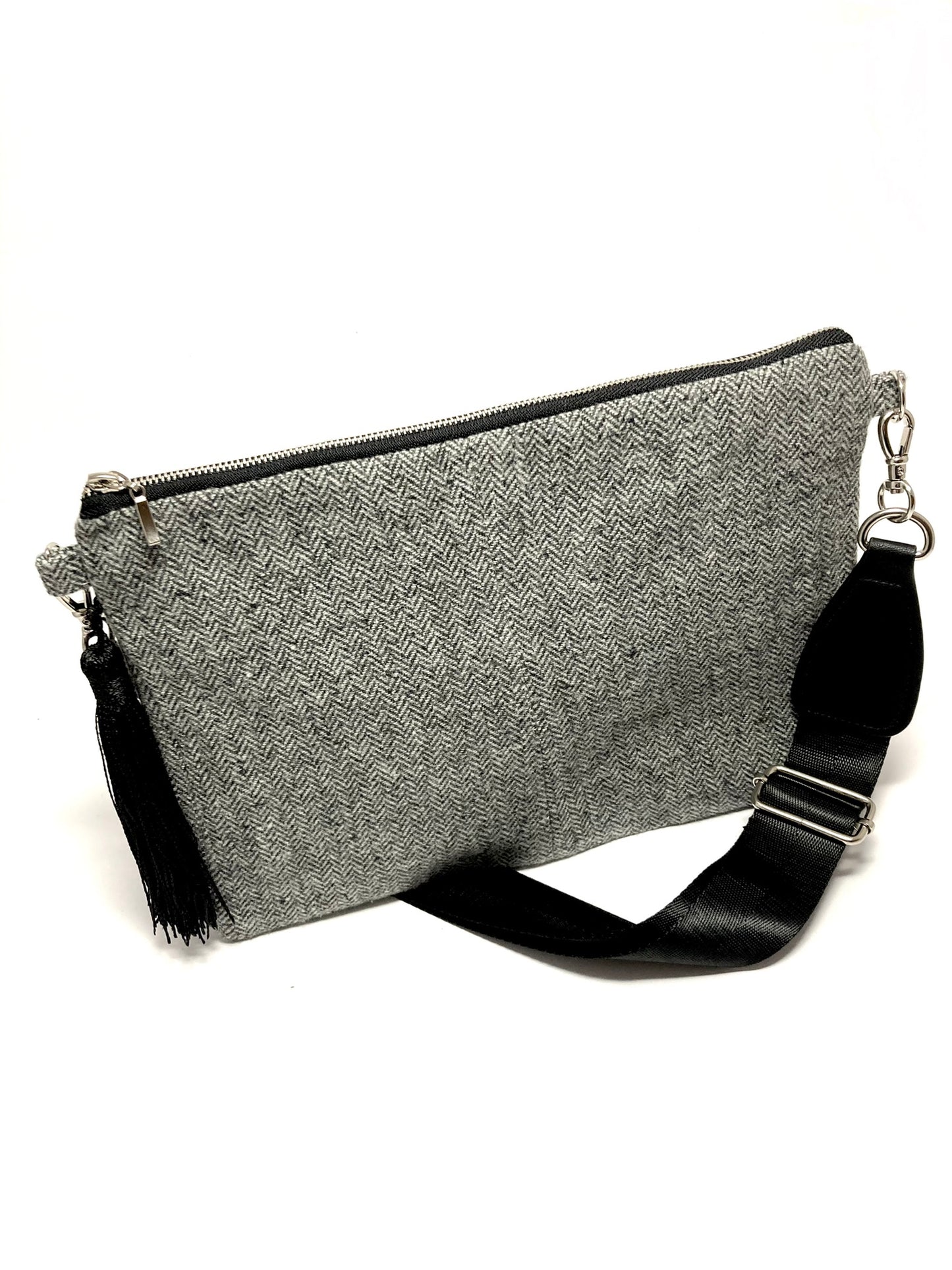 Grey woolen bag with tassel