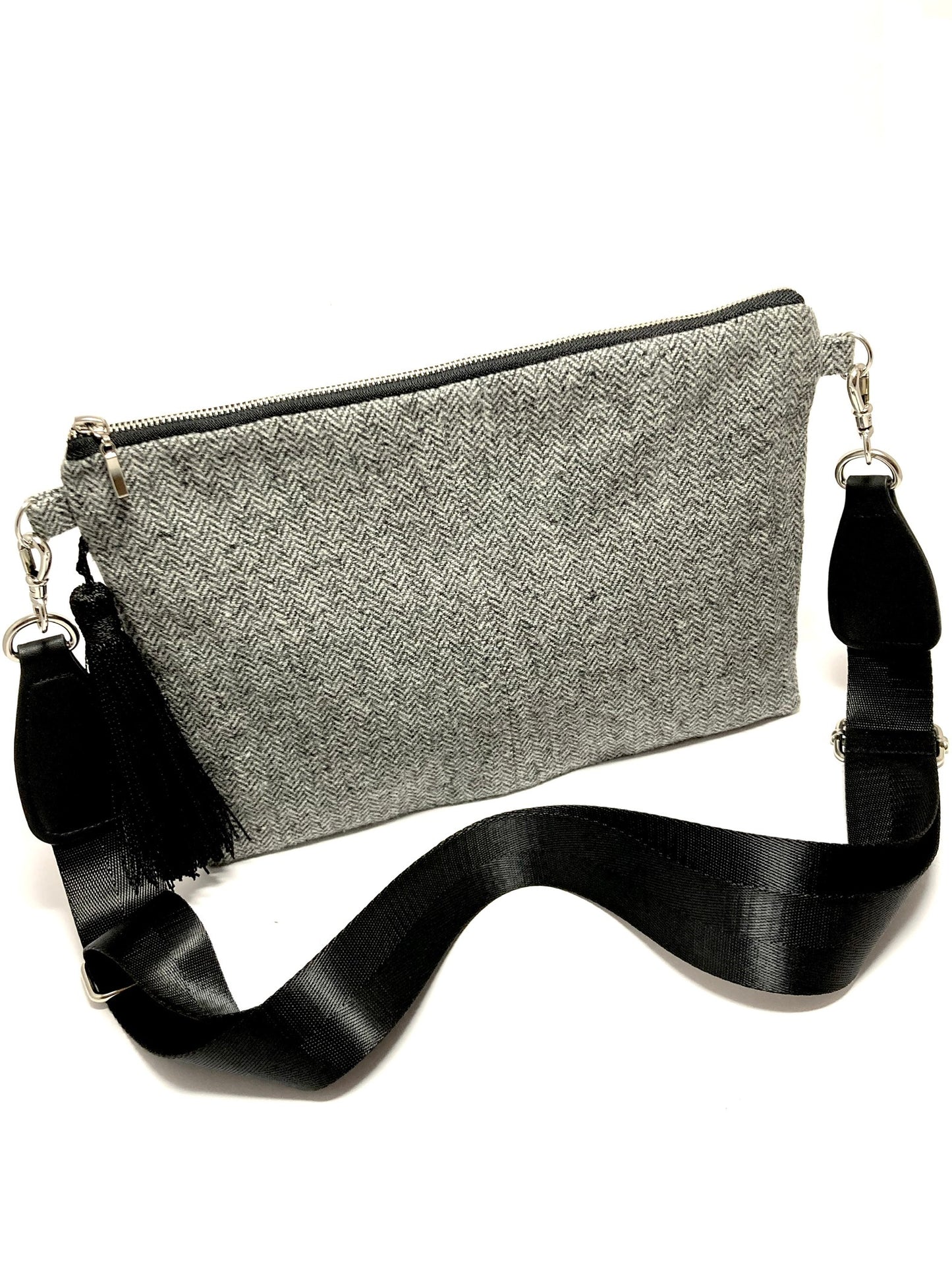 Grey woolen bag with tassel