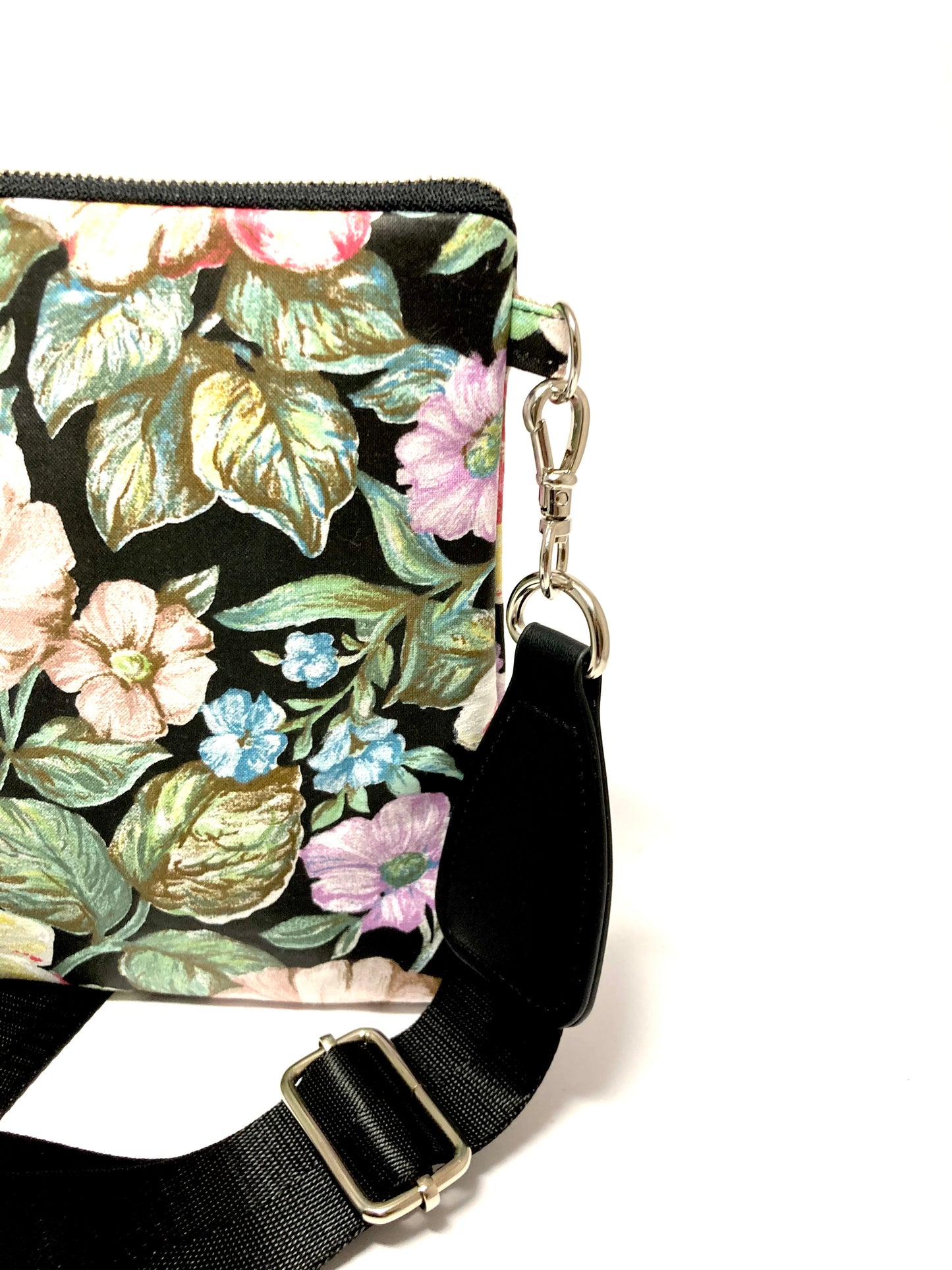 Floral crossbody bag with tassel