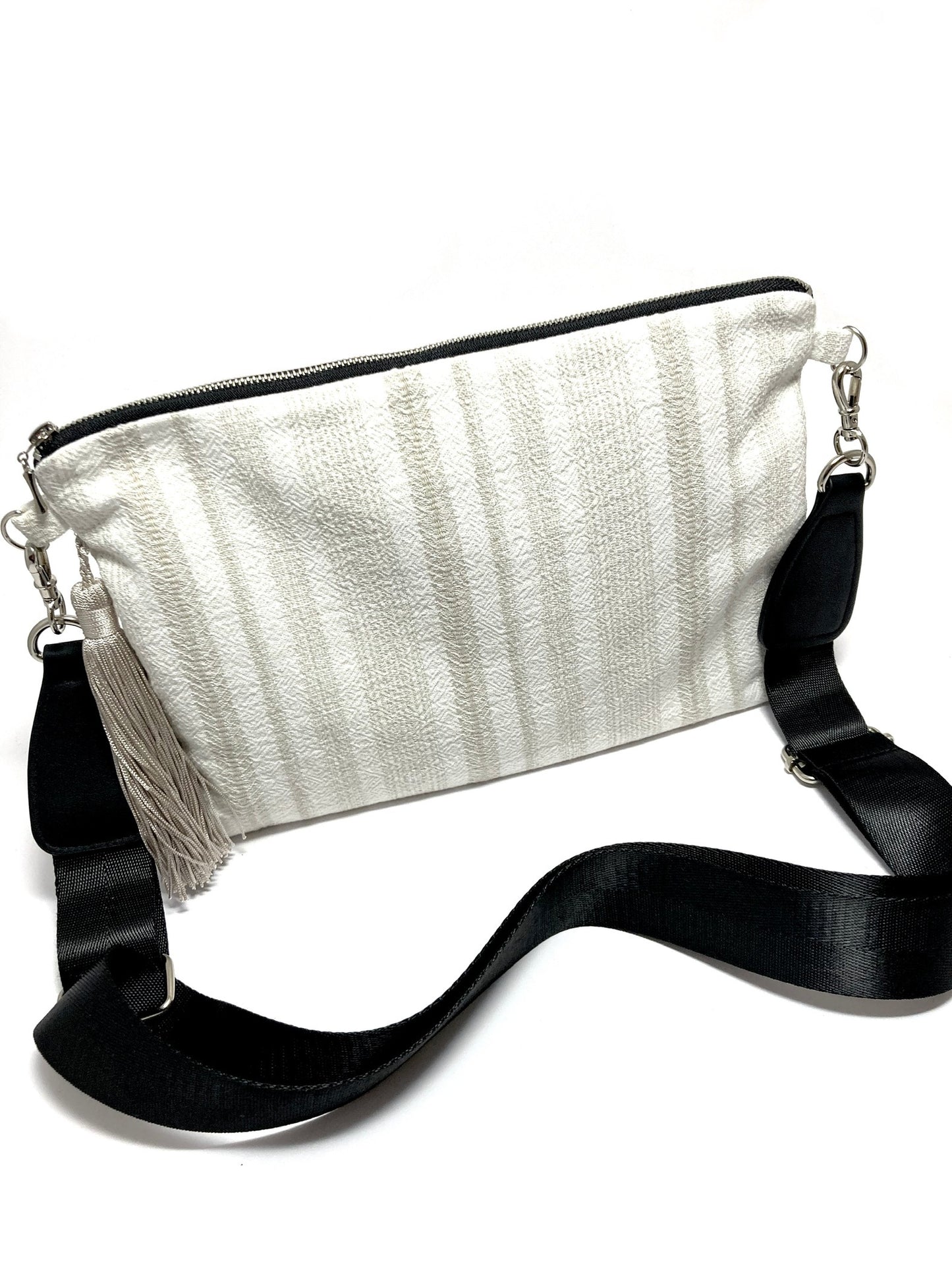 Linen bag with tassel