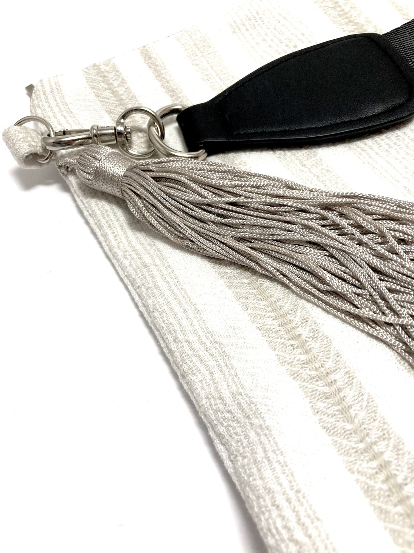 Linen bag with tassel