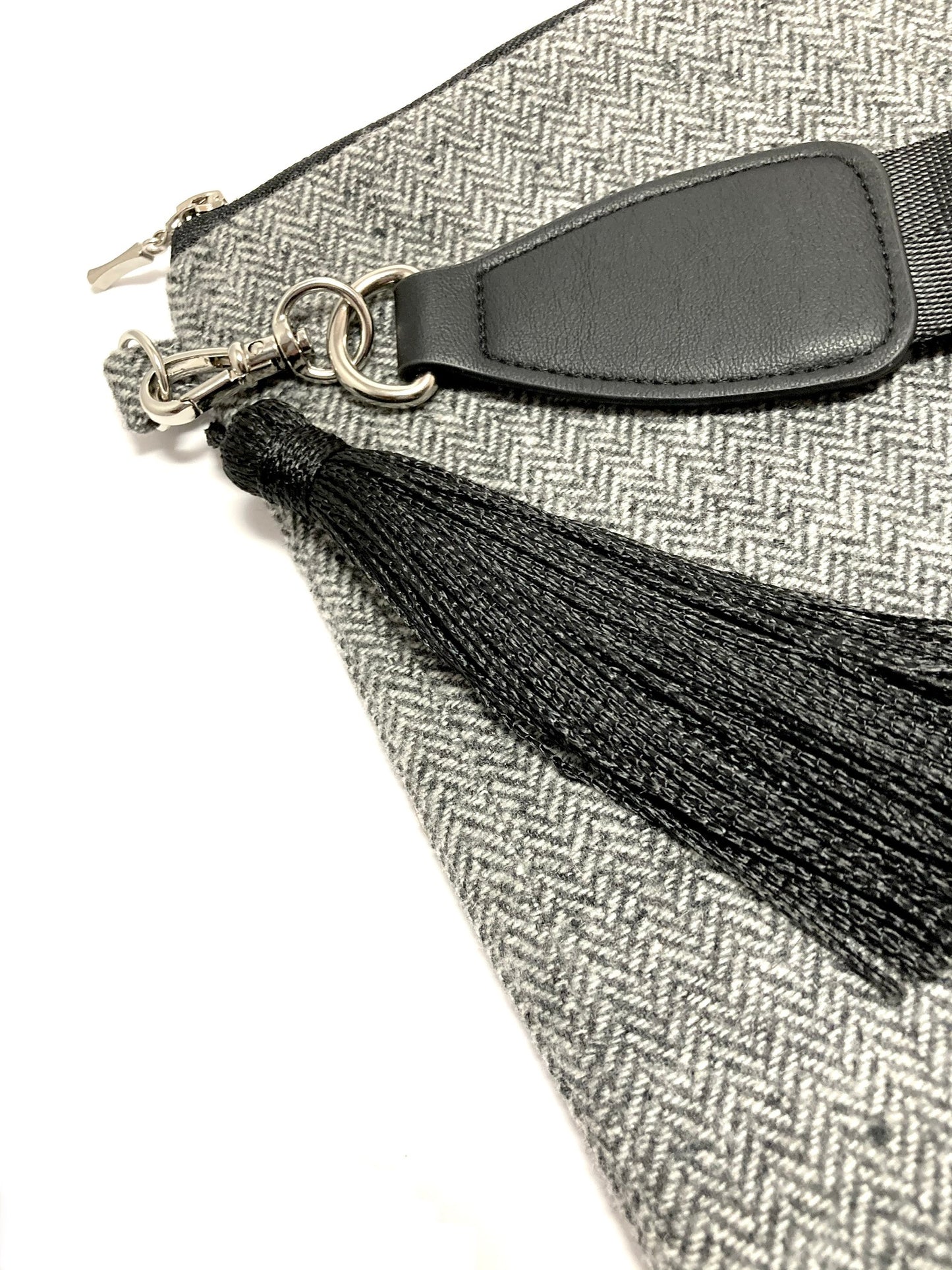 Grey woolen bag with tassel
